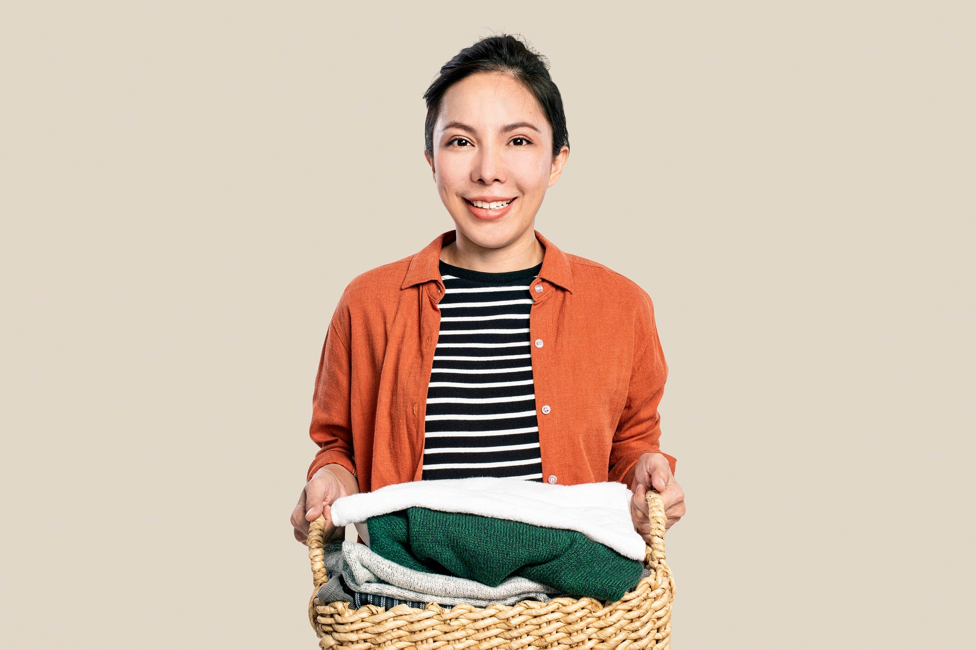 http://www.shapellx.com/cdn/shop/articles/cheerful-asian-woman-holding-laundry-basket.jpg?v=1629708831